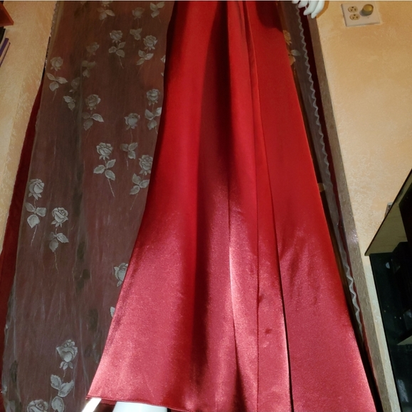 ❤NWOT- Gorgeous Red Satin Strapless Gown w/ Belted Waist ❤ - Picture 14 of 15